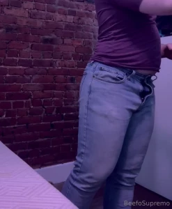 Didn t even notice my fly was down biersticking two cans of bud light