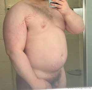 Looking beefy in this hotel bathroom part 1