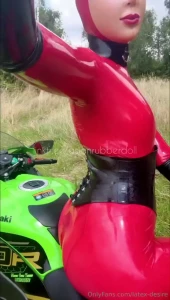 I wanna sit on your face like that