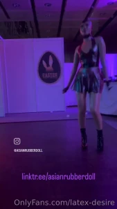 Ich liebe es zu tanzen vor allem mit fetisch leuten um mich herum