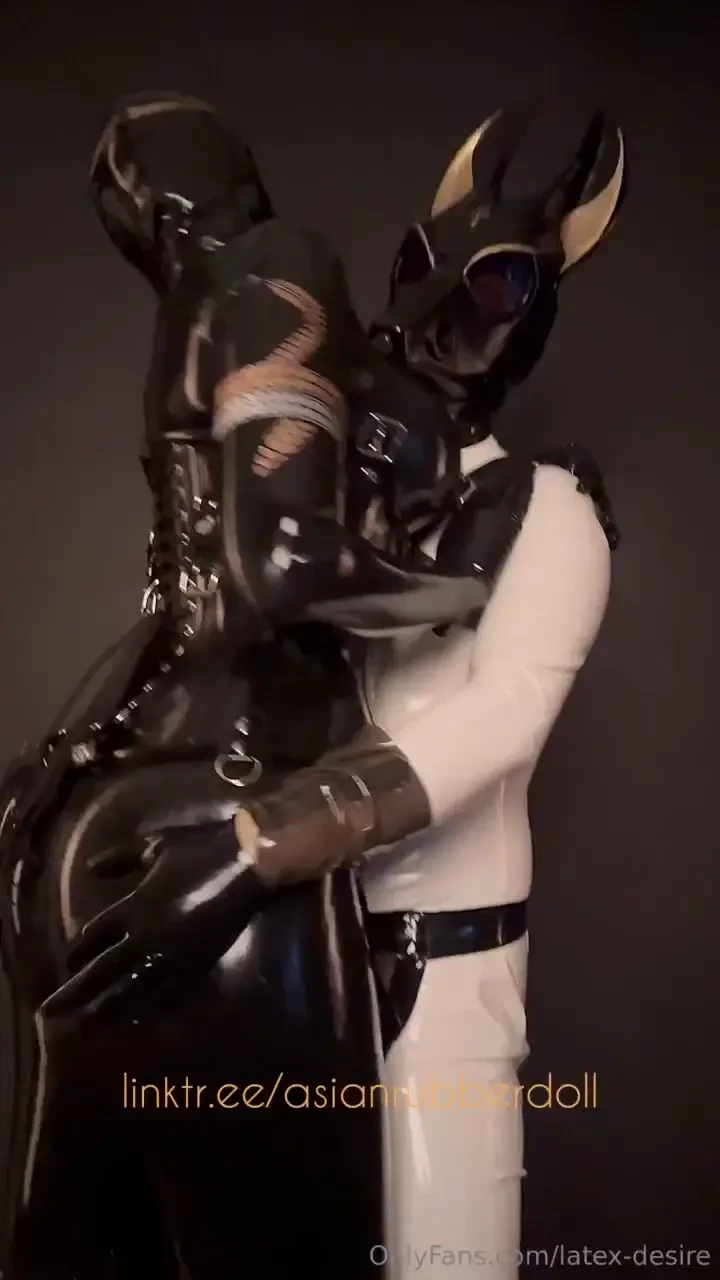 Der anubis packt mich am po und titten was will er von mir anubis 