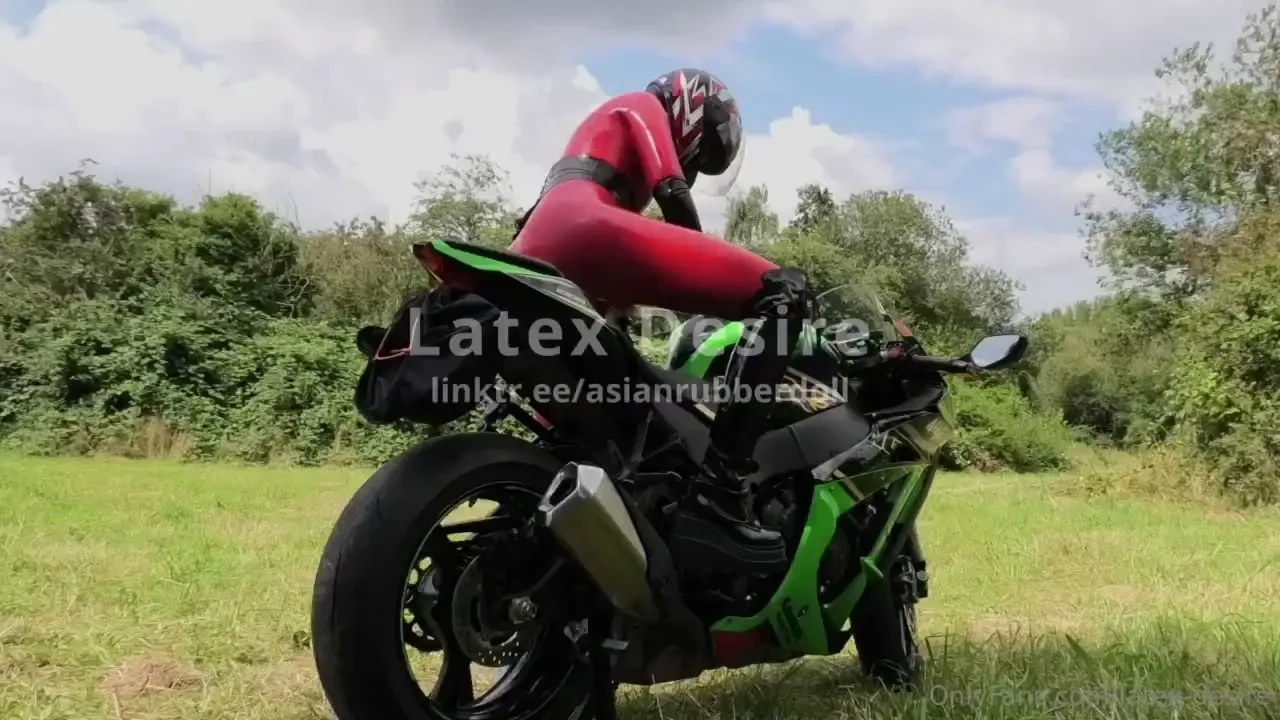 Tip me amp get the full clip biker girl has been riding her motorbike 