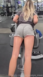 Nom nom nom hahaha dork i wish i had this machine at my house haahha