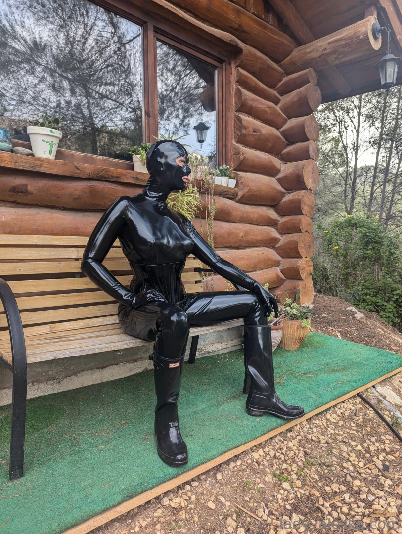 Tis the season of the rubberist 