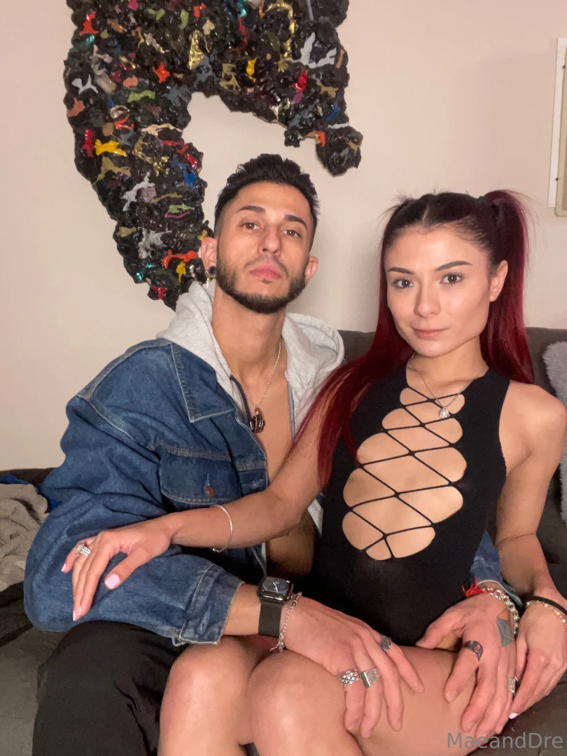 Hey loves please help us win the avn award for favorite cam creator 