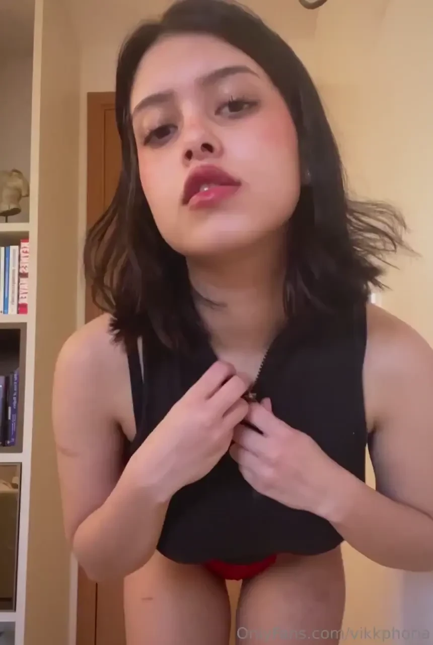 Help your little girl take everything off 