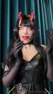 D vertical screen behind-the-scenes d-cup fake breasts devil mask with