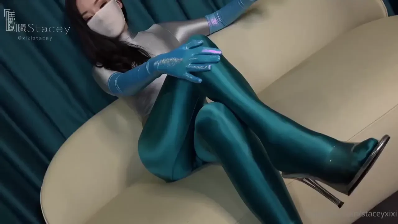 This white mask with a veil is truly aesthetically pleasing especially 