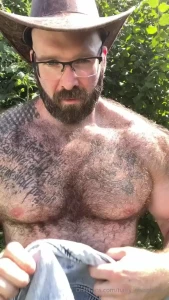 Come to your favorite beefy bear grr