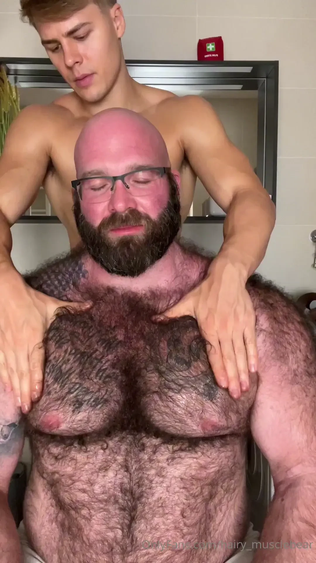 I am getting an amazing chest massage from peachy boy he told me i 