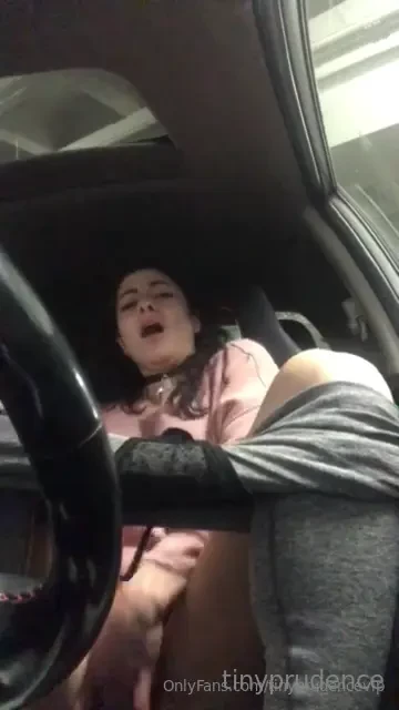 Omg i was running errands and just needed to cum in my car 