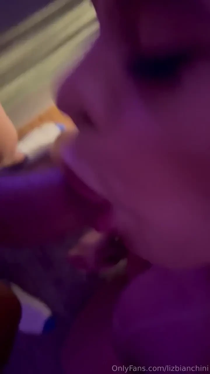 I love swallowing the whole dick 