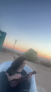 My airbnb had an outdoor bathtub so of course i had to make a video in