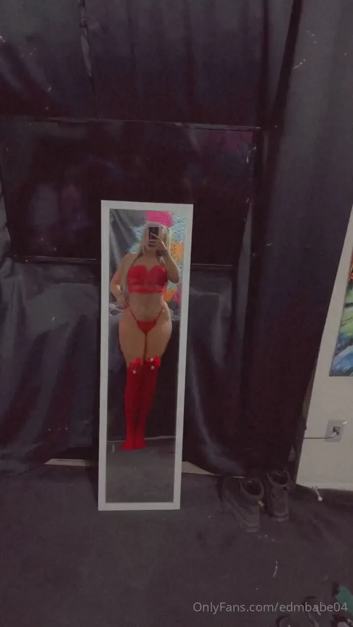 Do we like all red xmas lingerie 