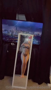 This vid would be better with someone s hand wrapped around my neck