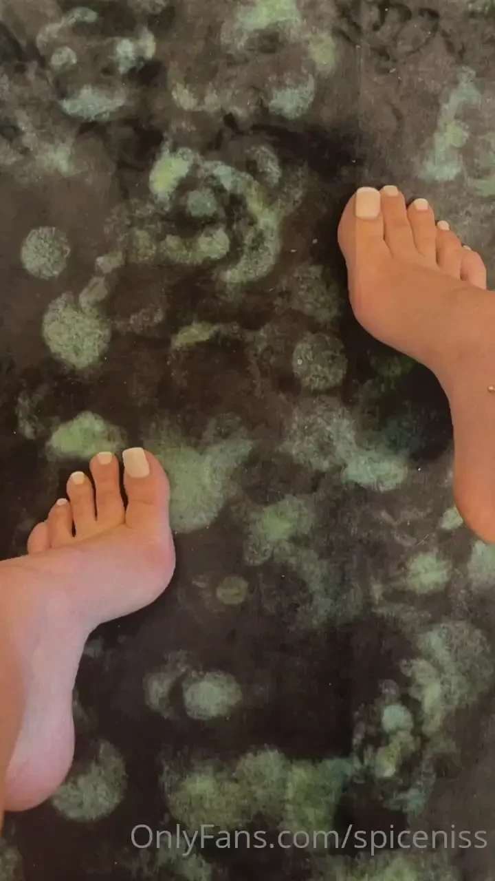 Who s trying to kiss my feet 