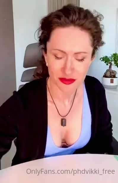 When your throat is dry during a video conference 