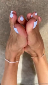 Like if you love my toes