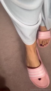 Flip flops amp pretty toes