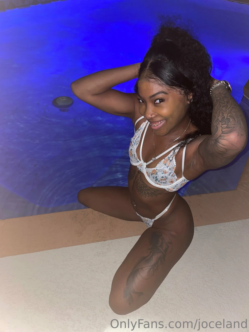 Who needs sleep when i m around 