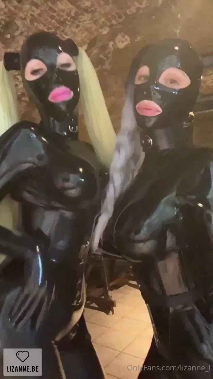 Quick outfit check with lola_noir before shooting - 