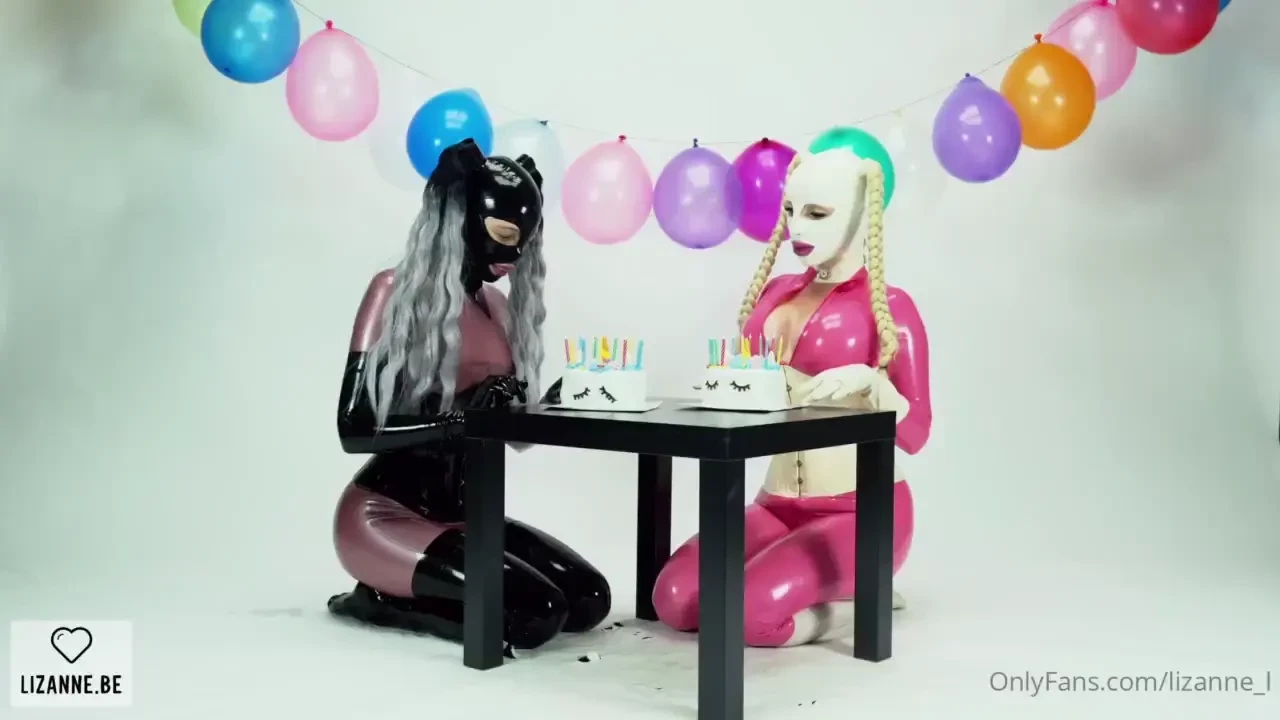 Me and lola_noir have our birthdays at almost the exact same day so we 