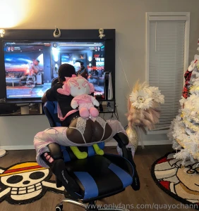 Late night gaming check your dms to see me get smashed in these cute part 4