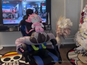 Late night gaming check your dms to see me get smashed in these cute part 1