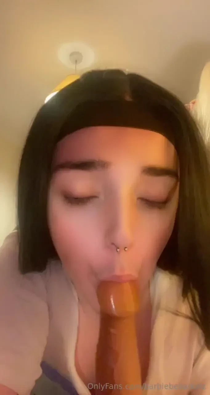 I can t believe how deep my throat actually is could you last 5 mins 