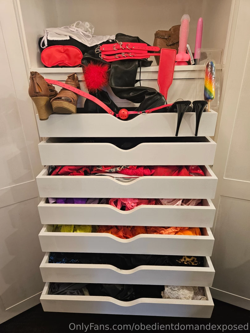 Dm me for any custom content you d like i am eager to please you with 