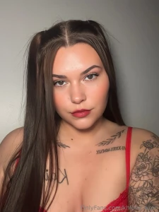 Not a huge fan of lipstick but i think it makes me look extra slutty