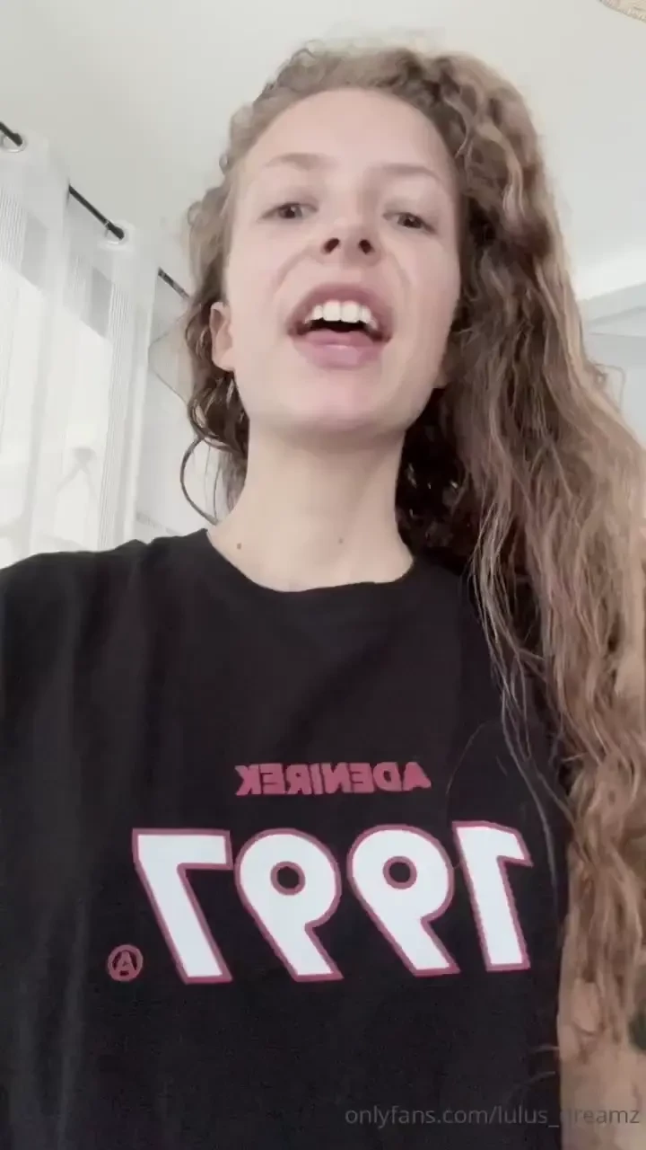 Tip me 3 if you want the whole 2 min video of me teasing you with my 