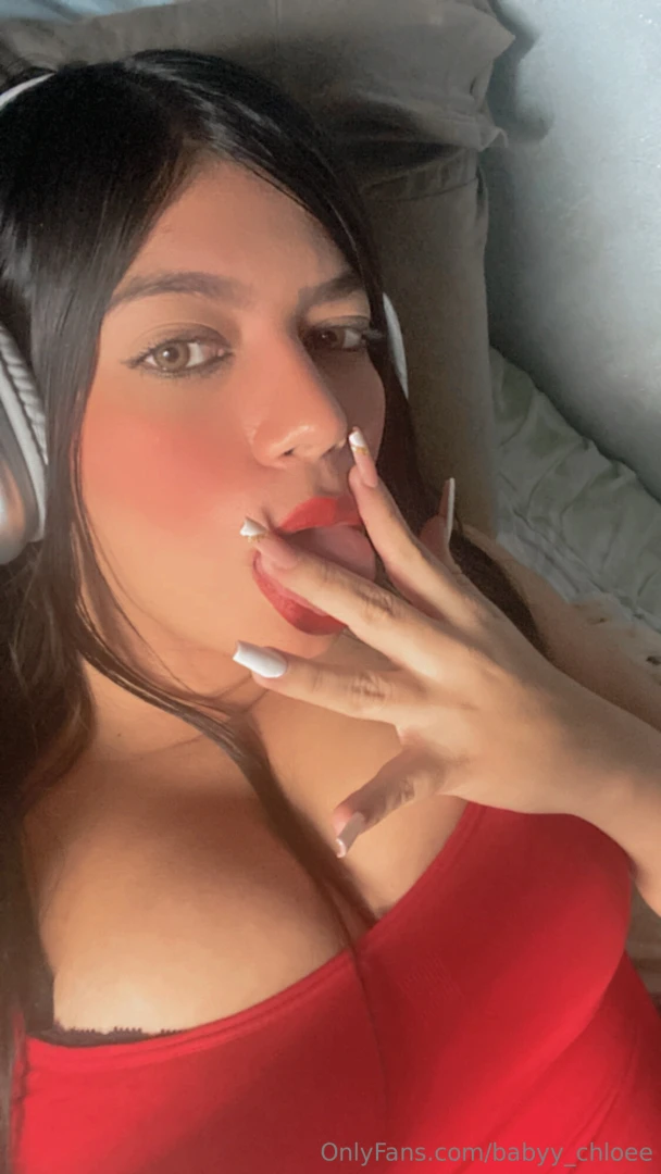 Quiero saborearme tu verga papi 