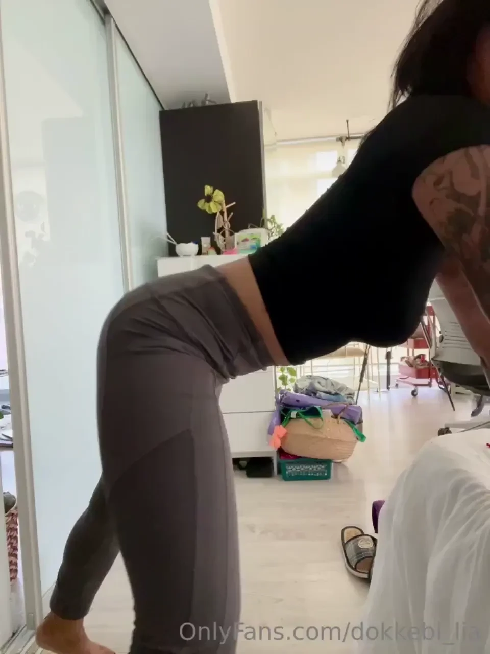 Striptease play in my apartment i ve included a free teaser for you 