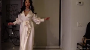 Flowing in my costume decided to show all my movement this time let me