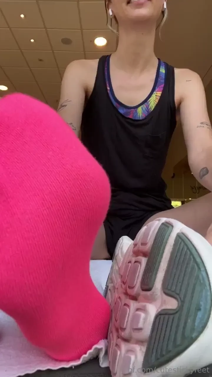 Where are my gym socks lovers 