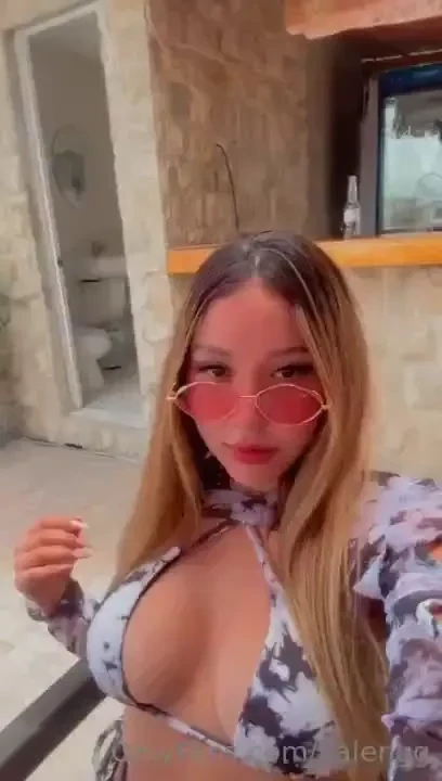 Estar soltera est de moda por eso ella no se enamora just a song babe 