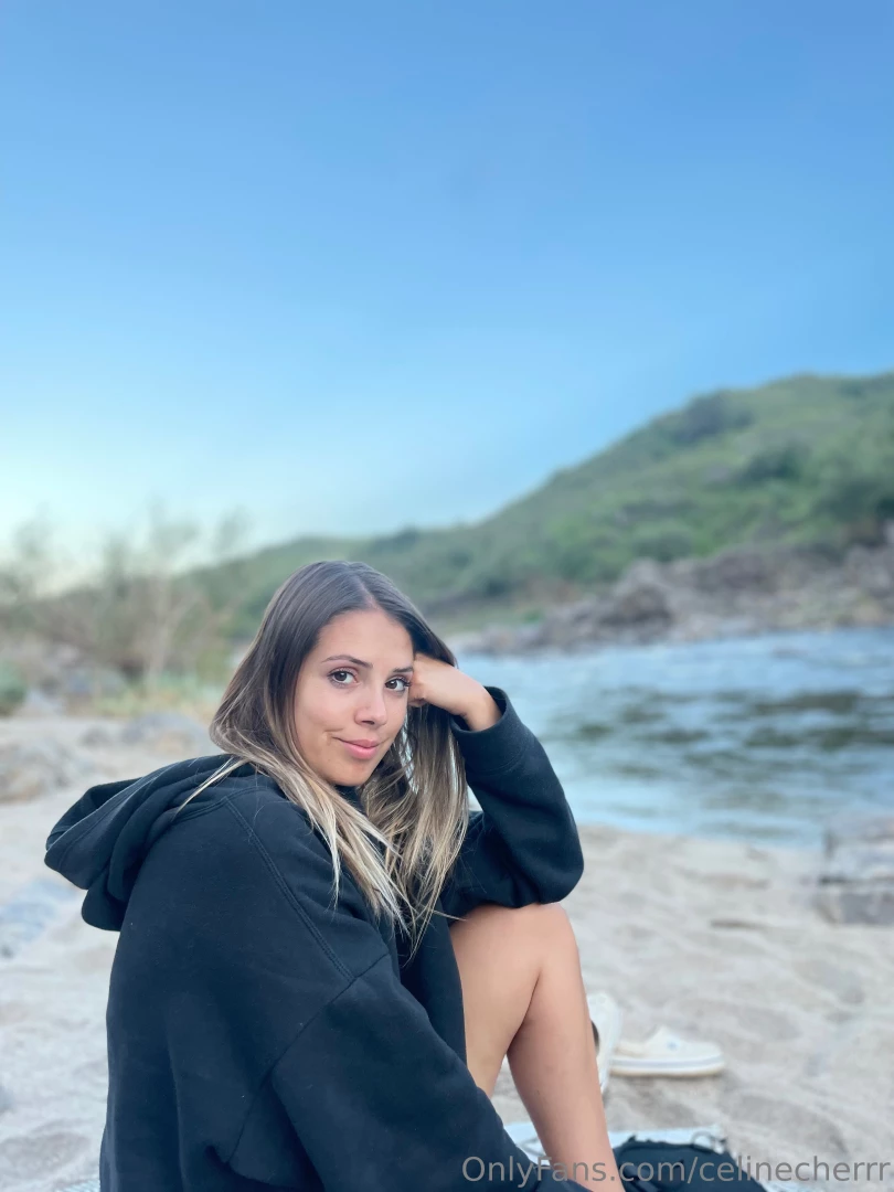 You can t resist a girl with a bold smile 