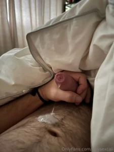 Today i woke up with a massive cum if you woke up with my cum what