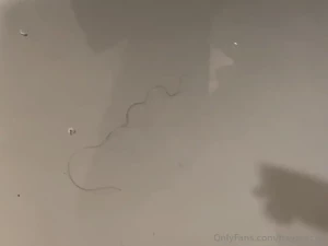 Cruising in the clothing store tiles here are very clear and they are