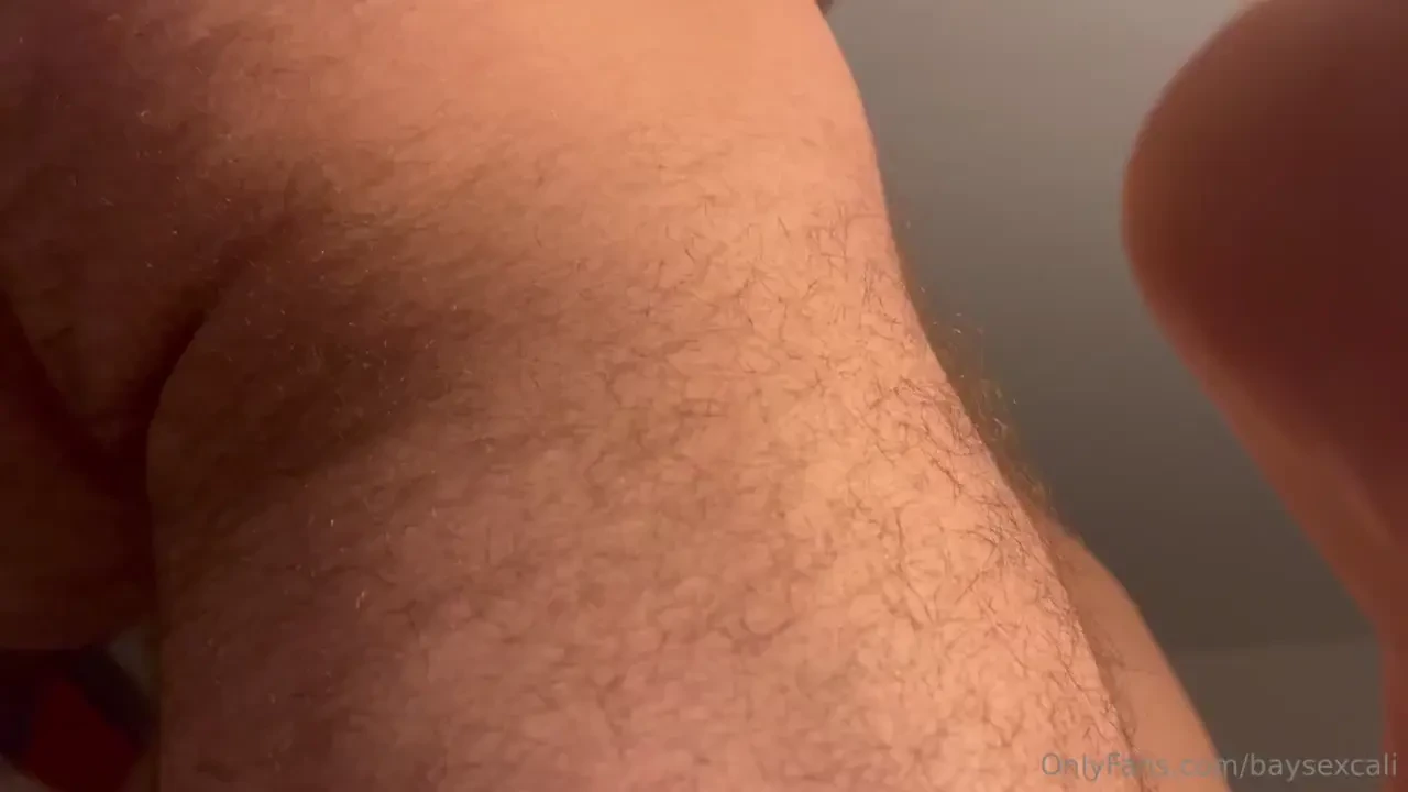 At the end of this massage session this guy was quite curious about me 