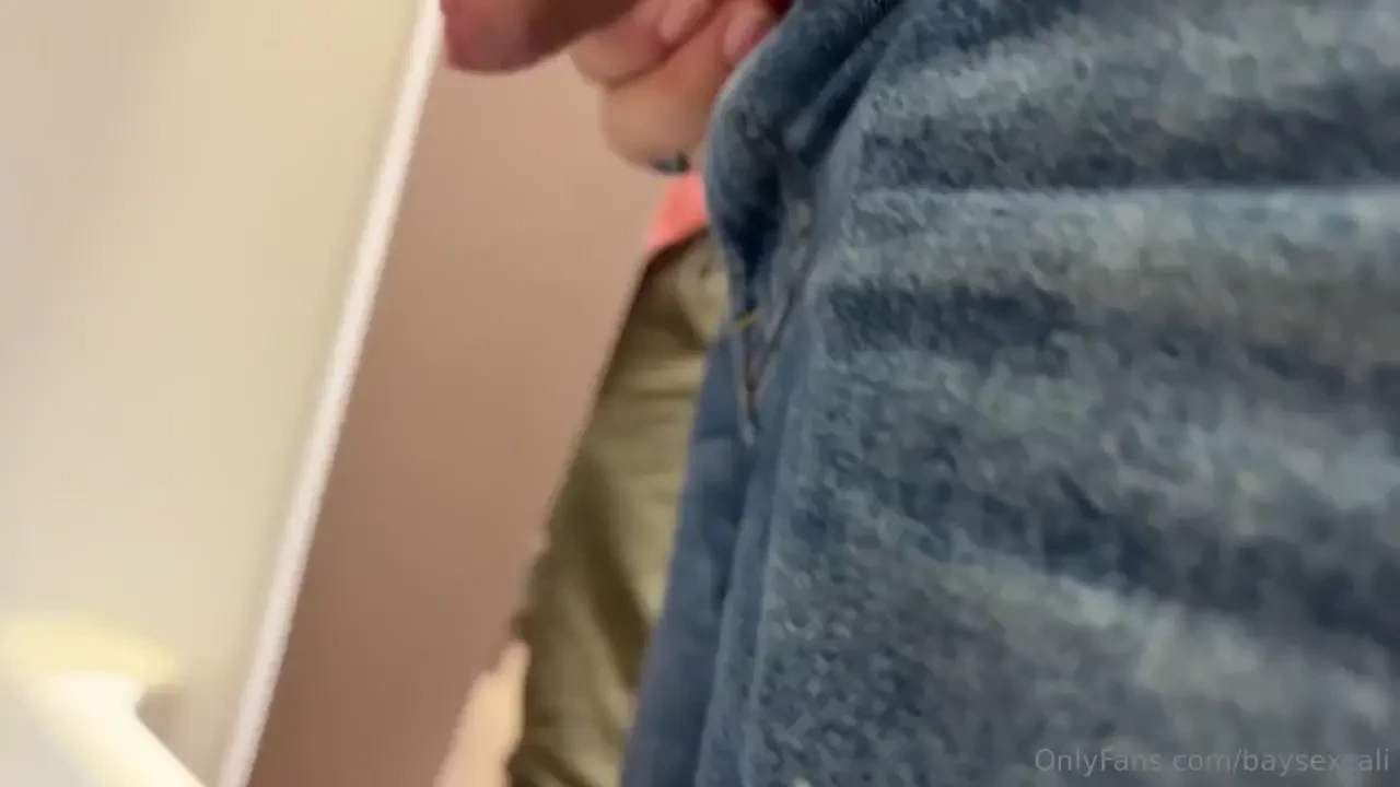 Quick thrill at the mall so i was at the mall and had to hit the head 