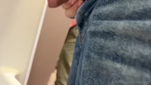 Quick thrill at the mall so i was at the mall and had to hit the head