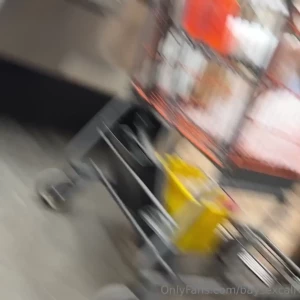 Cruising in this store i love to cruise in this warehouse people here