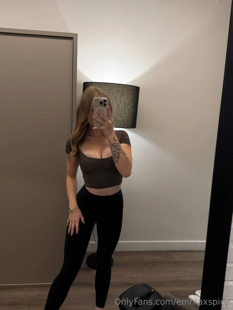 Sieht man eigentlich dass das top etwas zu knapp anliegt 