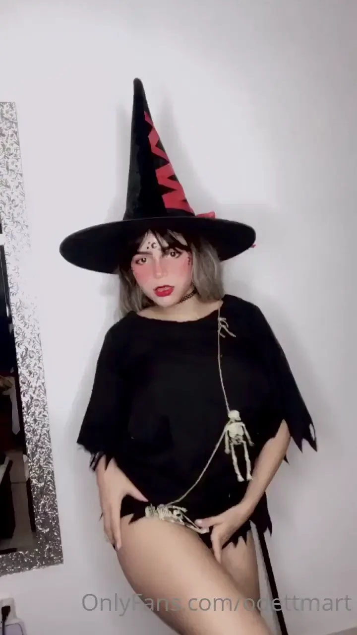 Hoy de brujita feliz halloween witch today happy halloween 