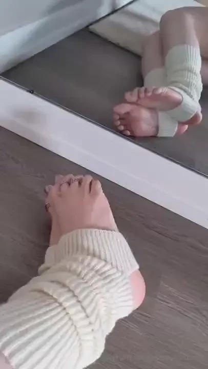 Let me drain your balls with my perfect soles i m around for vid calls 