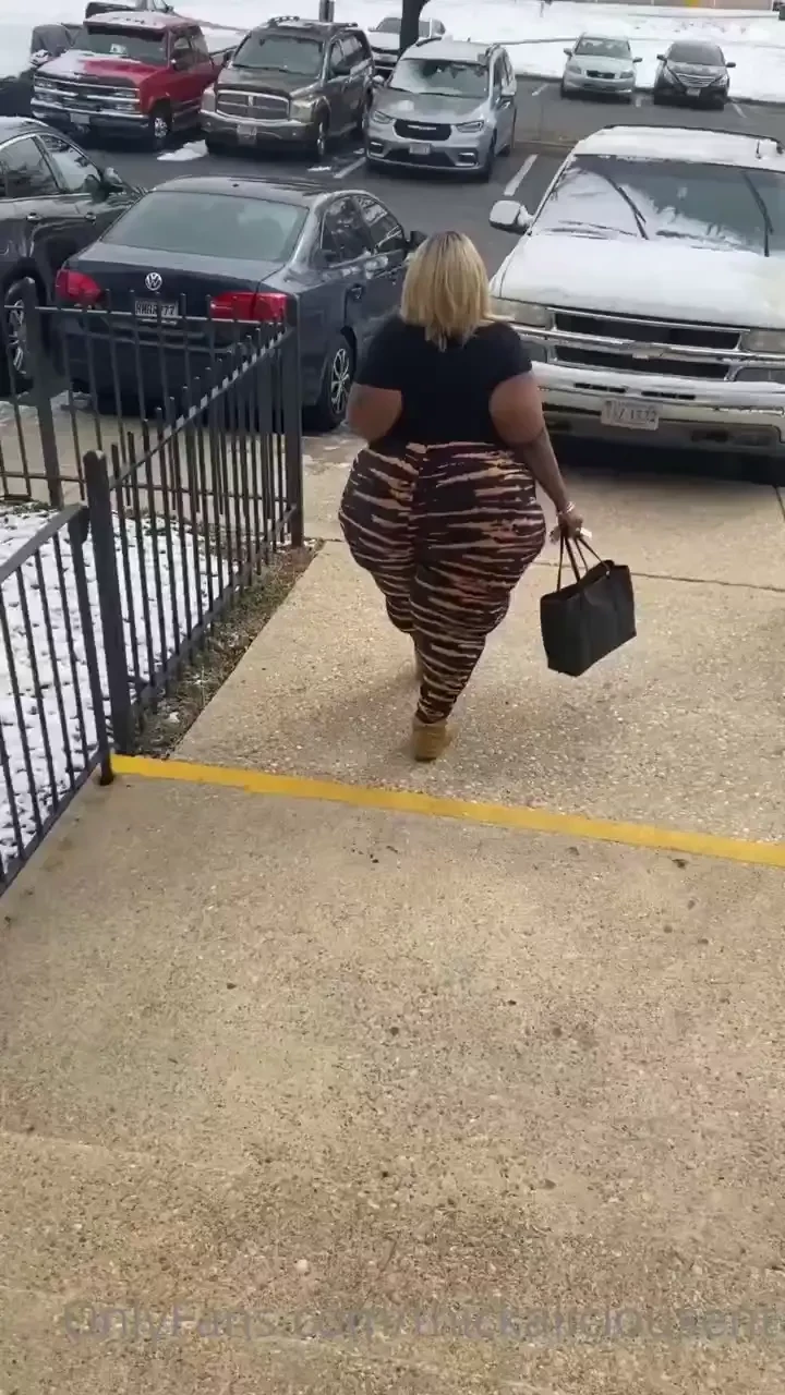 I know you hate 2 see me leave but love to watch me walk away 