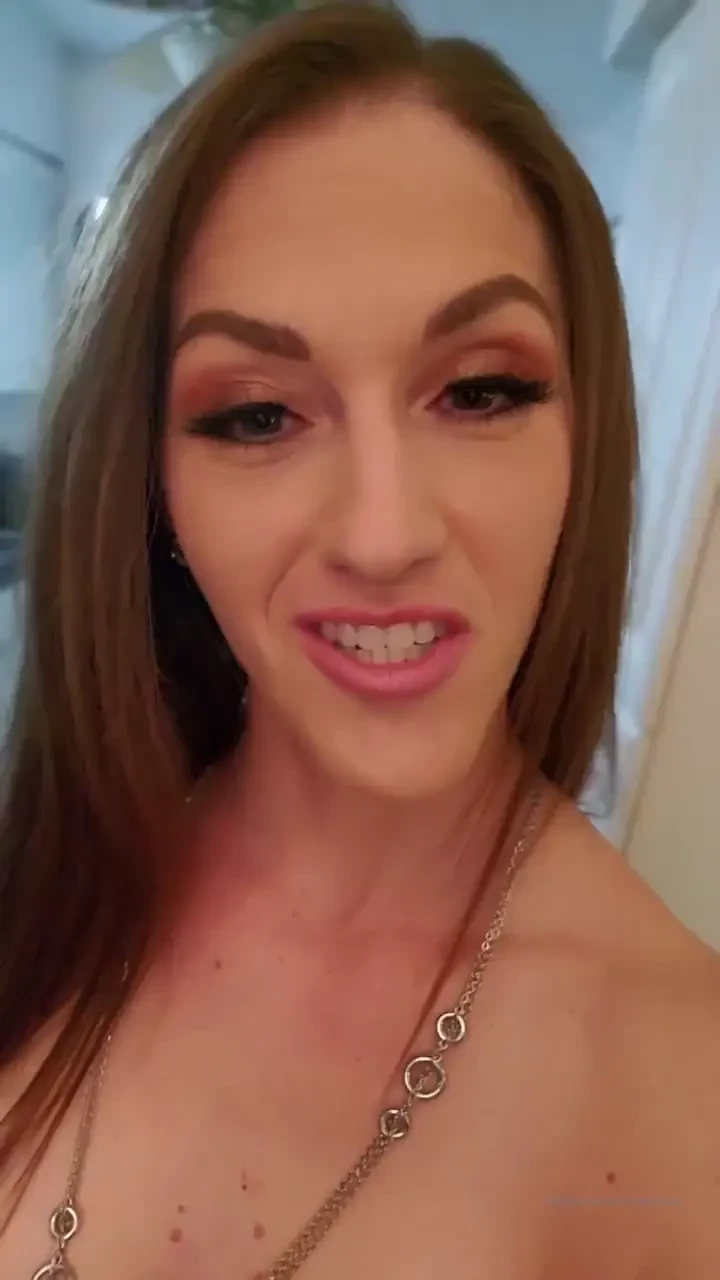 Video teaser from tonight s photoshoot with queengialove 