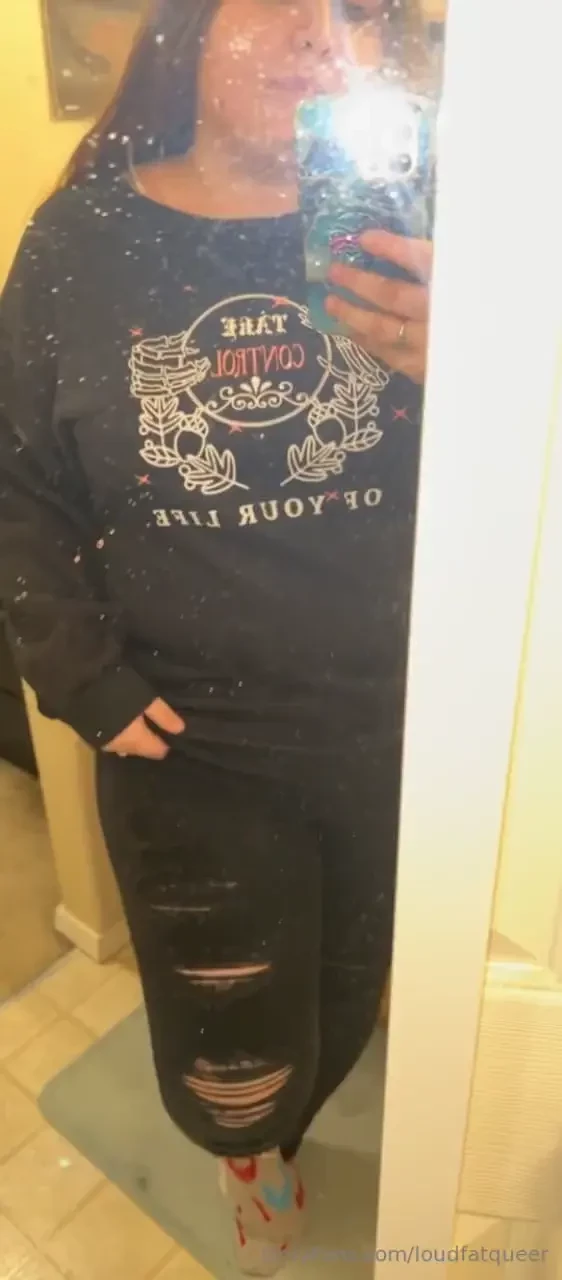 Messy mirror airbnb in kansas 